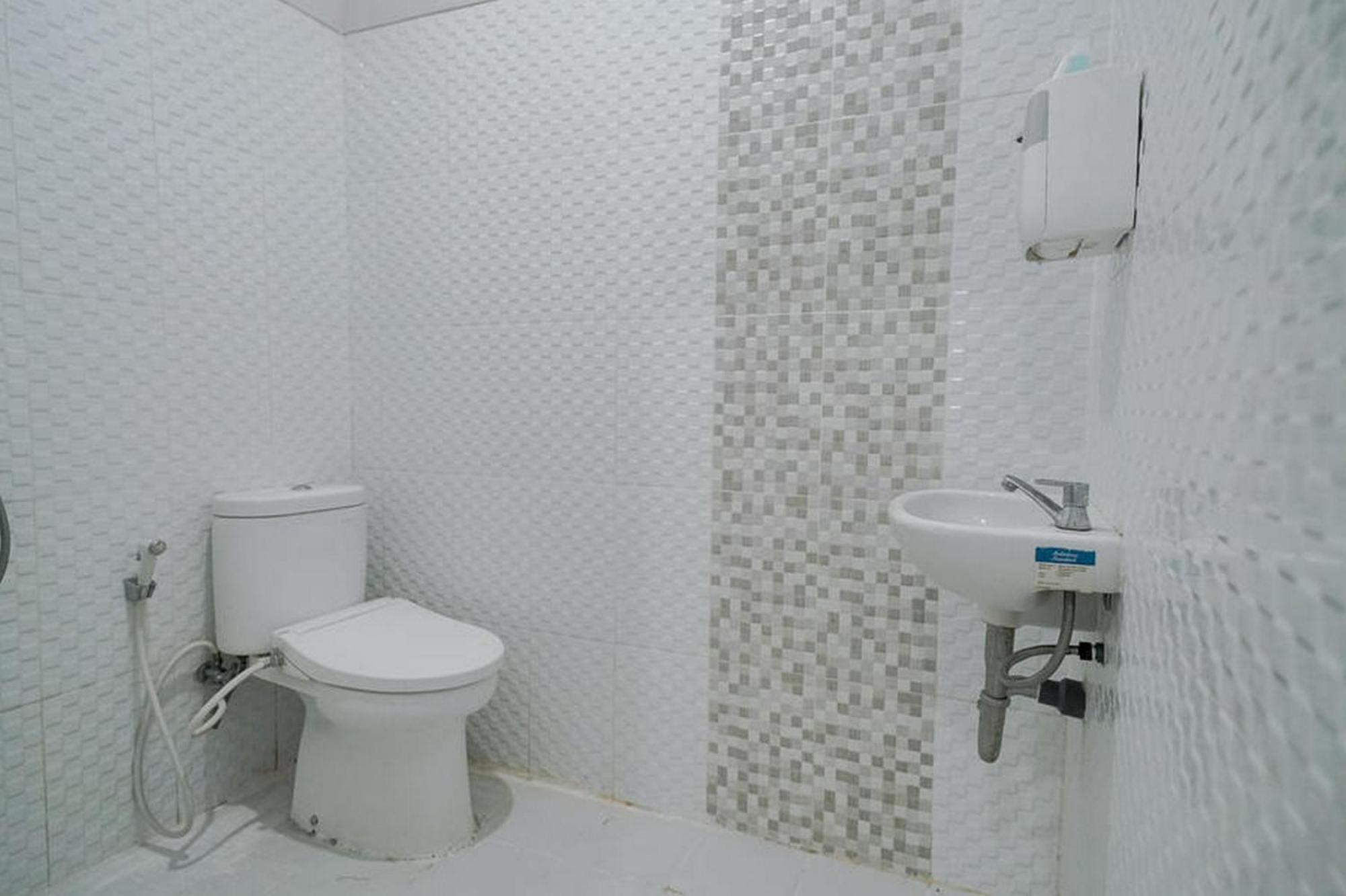 Urbanview Hotel Bari Syariah Palembang By Reddoorz 外观 照片